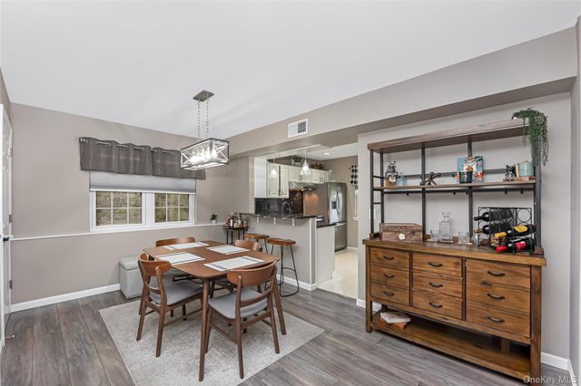 140 Mariners Way, Copiague, NY 11726