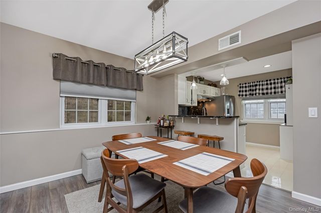 140 Mariners Way, Copiague, NY 11726