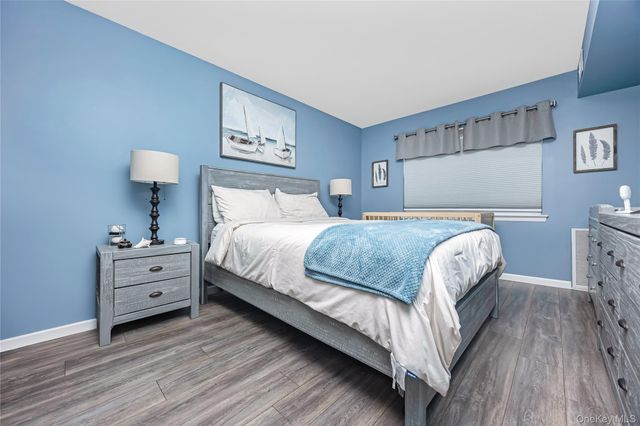 140 Mariners Way, Copiague, NY 11726