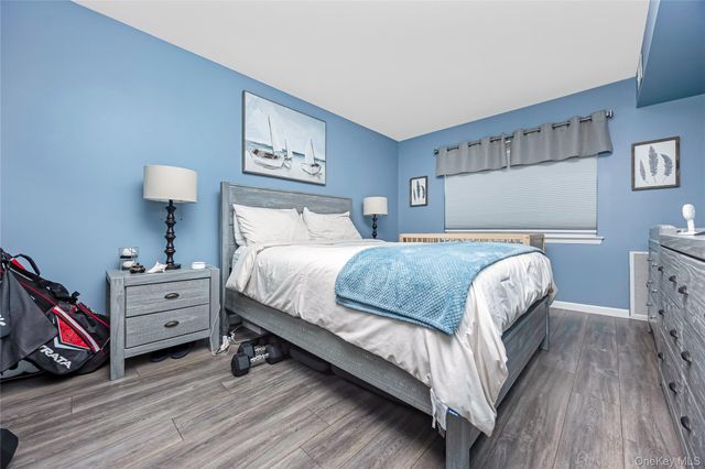 140 Mariners Way, Copiague, NY 11726
