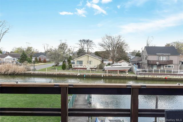 140 Mariners Way, Copiague, NY 11726