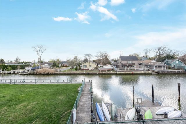 140 Mariners Way, Copiague, NY 11726
