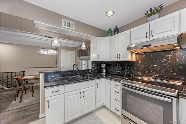 140 Mariners Way, Copiague, NY 11726