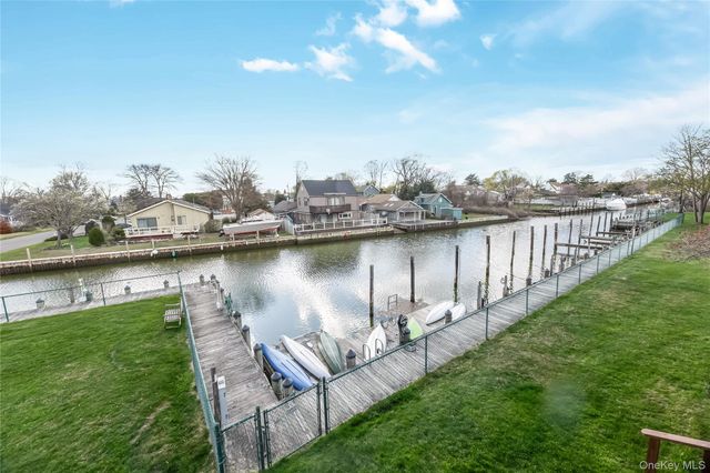 140 Mariners Way, Copiague, NY 11726
