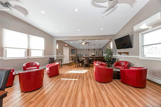 140 Mariners Way, Copiague, NY 11726