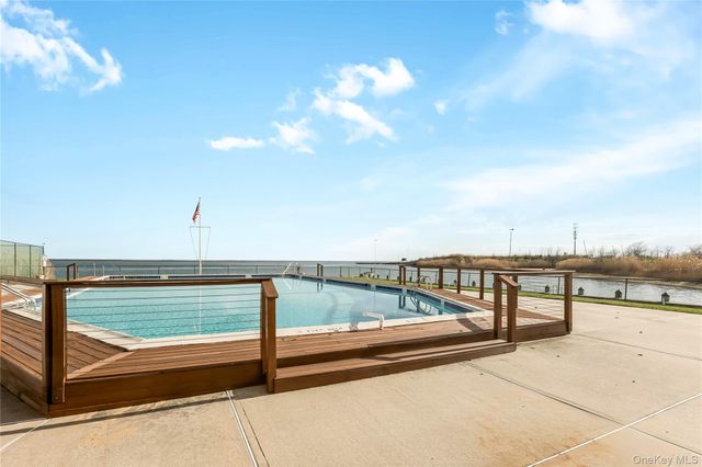 140 Mariners Way, Copiague, NY 11726