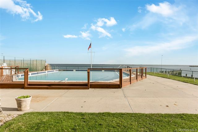 140 Mariners Way, Copiague, NY 11726