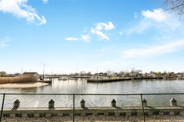 140 Mariners Way, Copiague, NY 11726