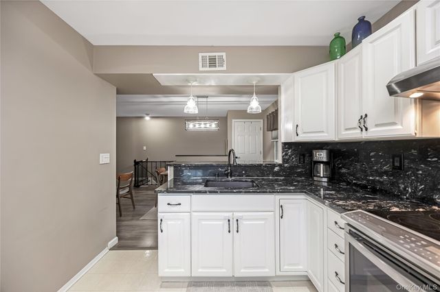 140 Mariners Way, Copiague, NY 11726