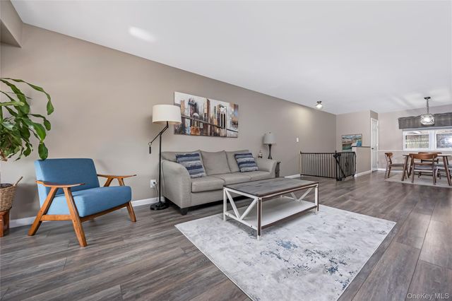 140 Mariners Way, Copiague, NY 11726