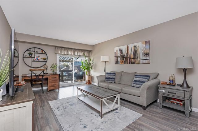 140 Mariners Way, Copiague, NY 11726