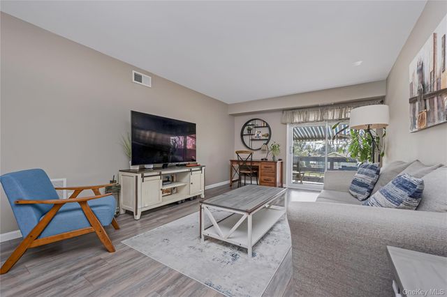 140 Mariners Way, Copiague, NY 11726