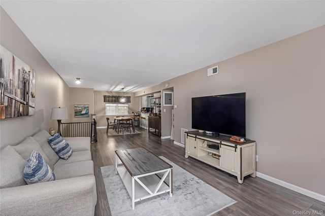 140 Mariners Way, Copiague, NY 11726
