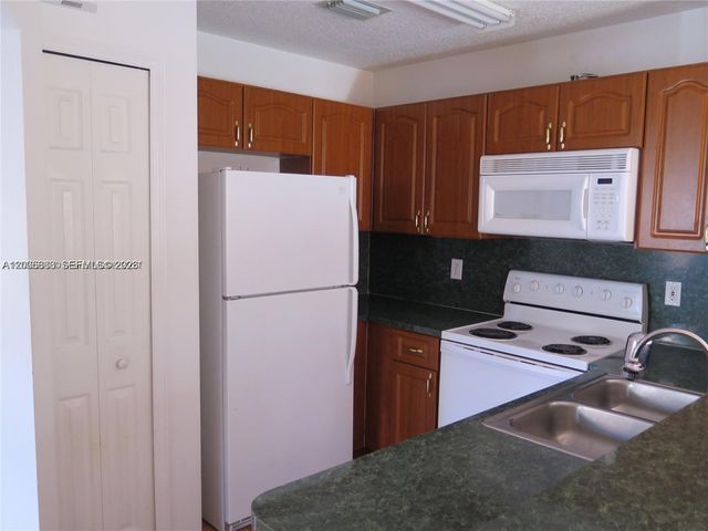 6202 NW 116th Pl 443, Doral, FL 33178