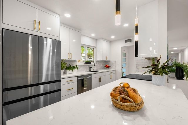 3517 Bajamont Way, Carmichael, CA 95608