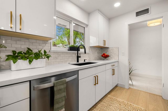 3517 Bajamont Way, Carmichael, CA 95608