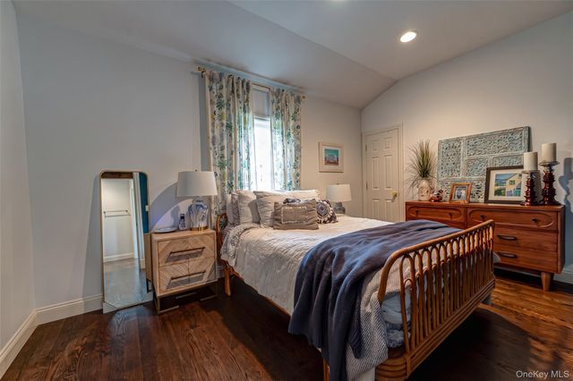 10 Laurel Road, Kings Park, NY 11754