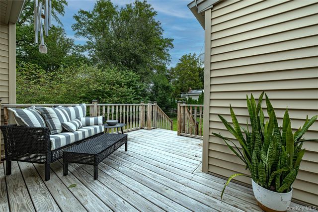 10 Laurel Road, Kings Park, NY 11754