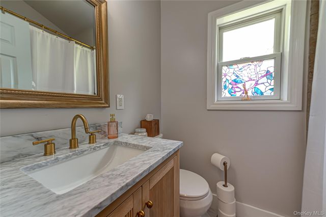 10 Laurel Road, Kings Park, NY 11754