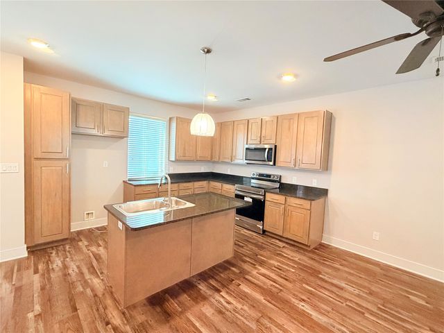 212 Stellariga Place, Dallas, TX 75203