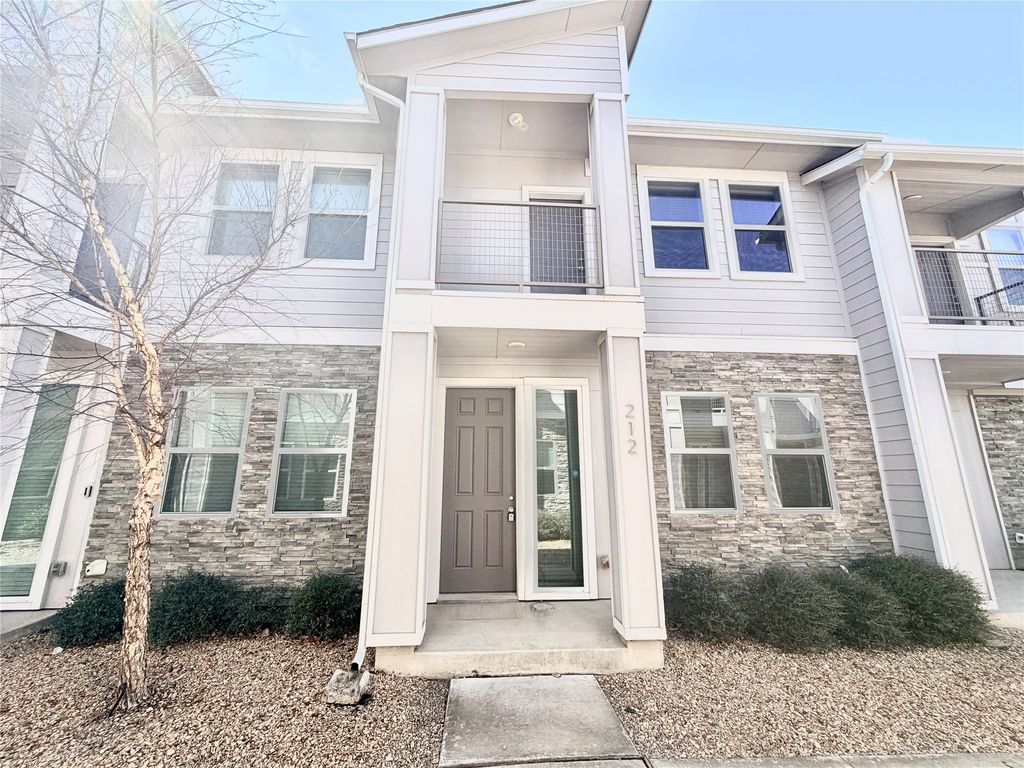 212 Stellariga Place, Dallas, TX 75203