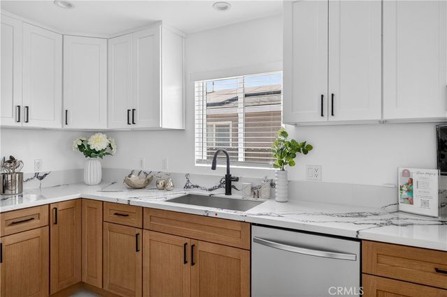 1112 E 102nd Street, Los Angeles, CA 90002