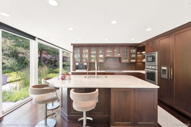 270 Martell Drive, Bloomfield Hills, MI 48304