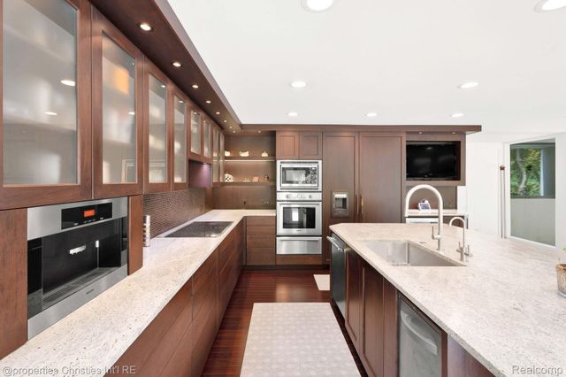 270 Martell Drive, Bloomfield Hills, MI 48304