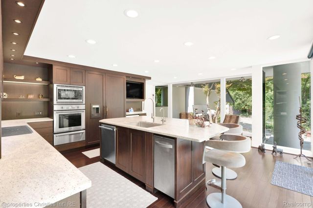 270 Martell Drive, Bloomfield Hills, MI 48304