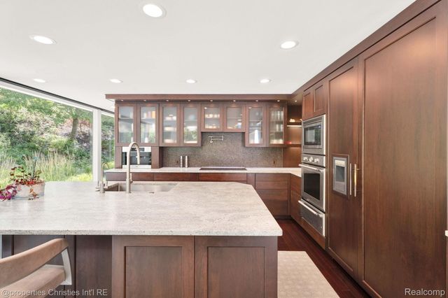 270 Martell Drive, Bloomfield Hills, MI 48304