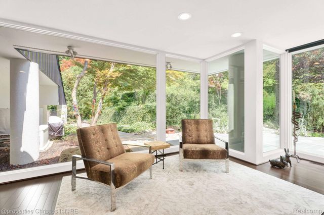 270 Martell Drive, Bloomfield Hills, MI 48304