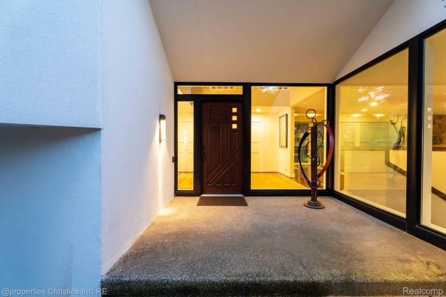 270 Martell Drive, Bloomfield Hills, MI 48304