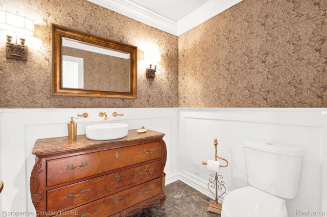 270 Martell Drive, Bloomfield Hills, MI 48304