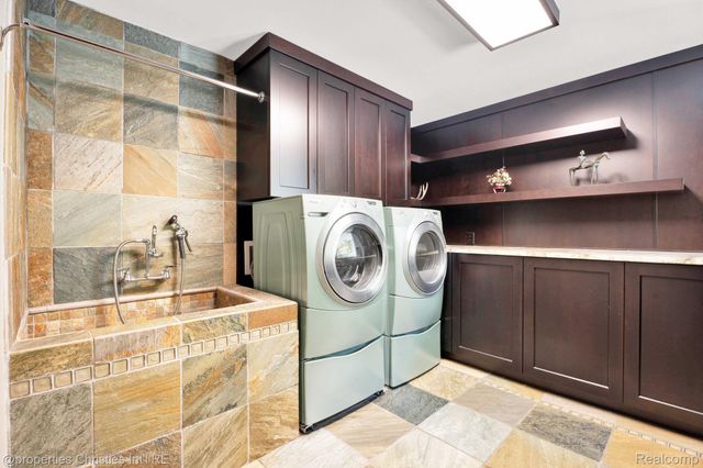 270 Martell Drive, Bloomfield Hills, MI 48304