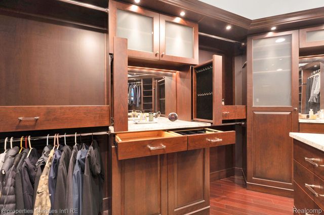 270 Martell Drive, Bloomfield Hills, MI 48304