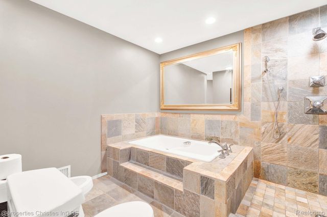 270 Martell Drive, Bloomfield Hills, MI 48304