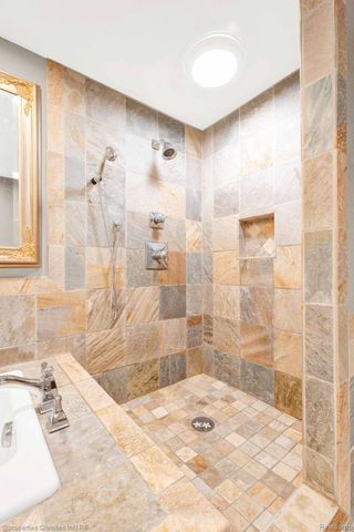 270 Martell Drive, Bloomfield Hills, MI 48304