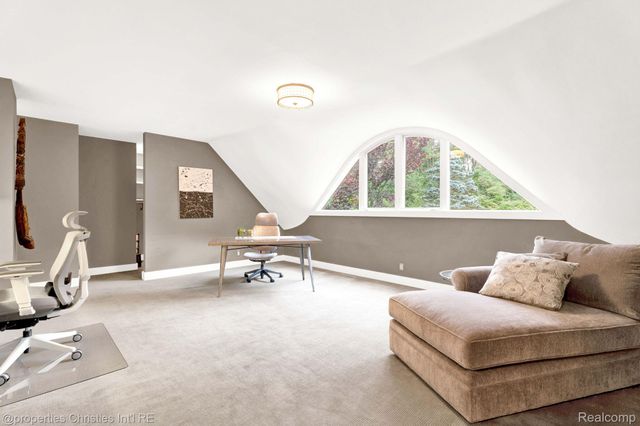 270 Martell Drive, Bloomfield Hills, MI 48304