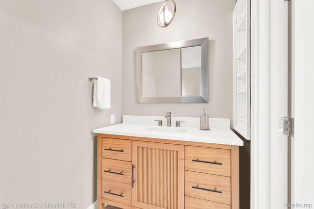 270 Martell Drive, Bloomfield Hills, MI 48304