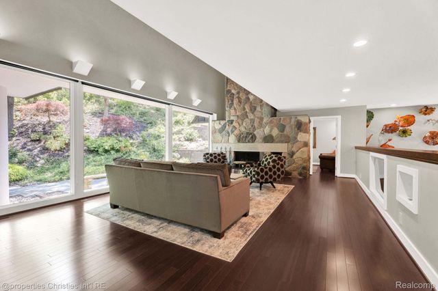 270 Martell Drive, Bloomfield Hills, MI 48304