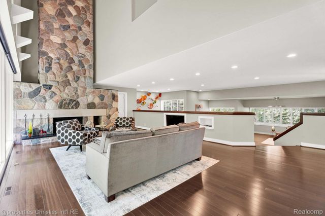 270 Martell Drive, Bloomfield Hills, MI 48304