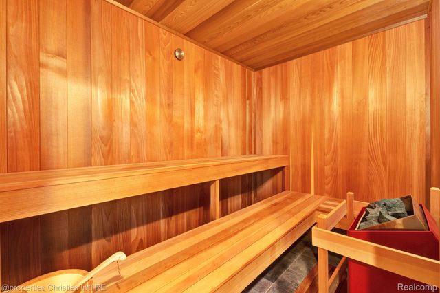 270 Martell Drive, Bloomfield Hills, MI 48304