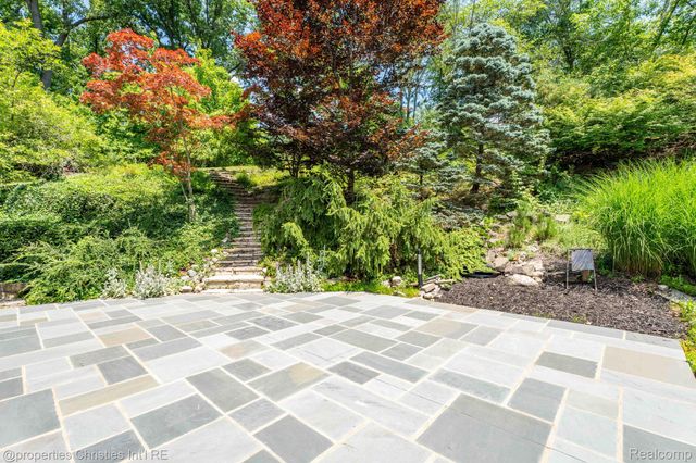 270 Martell Drive, Bloomfield Hills, MI 48304