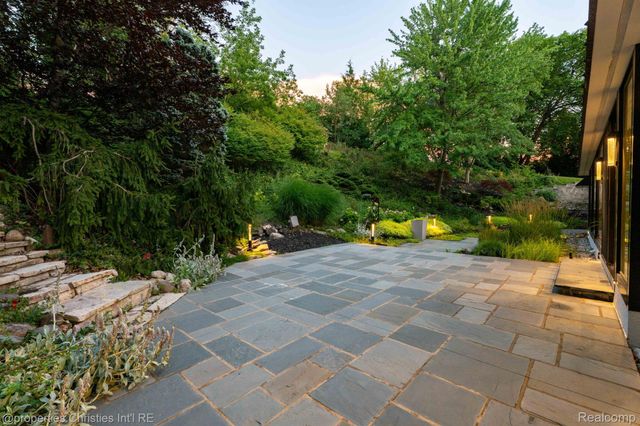 270 Martell Drive, Bloomfield Hills, MI 48304