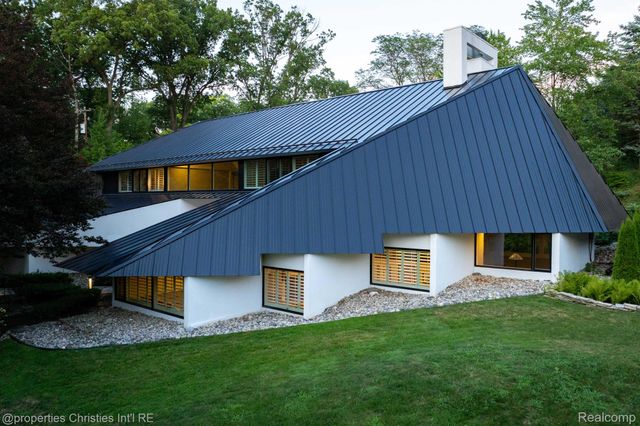 270 Martell Drive, Bloomfield Hills, MI 48304