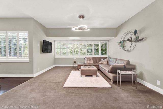 270 Martell Drive, Bloomfield Hills, MI 48304