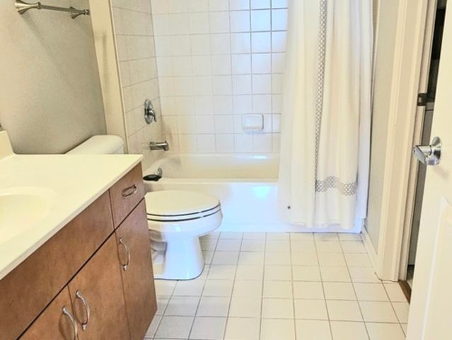 390 S Western Avenue 702, Des Plaines, IL 60016