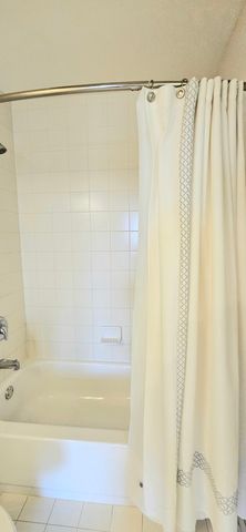 390 S Western Avenue 702, Des Plaines, IL 60016