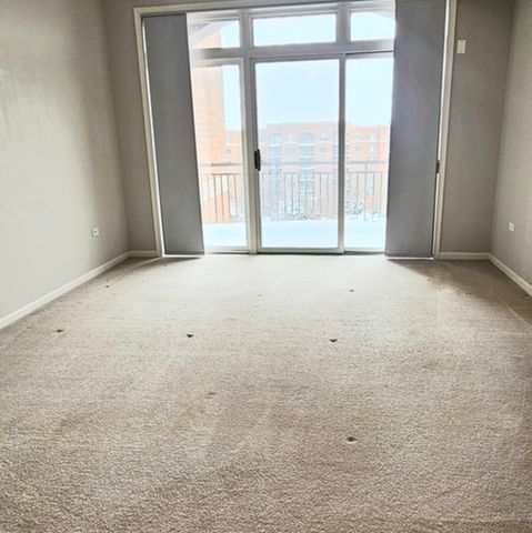 390 S Western Avenue 702, Des Plaines, IL 60016