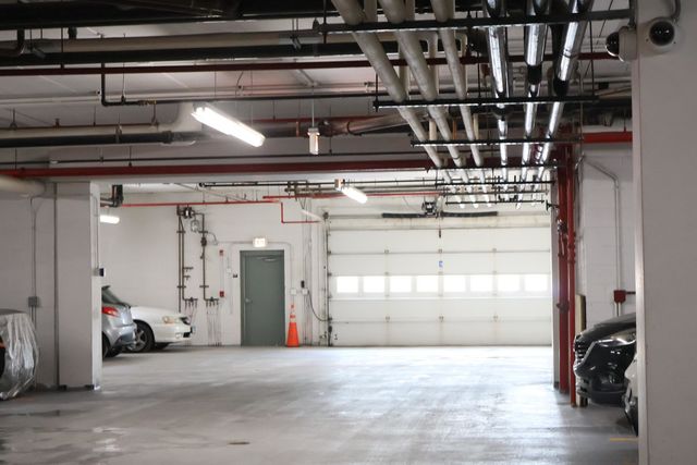 390 S Western Avenue 702, Des Plaines, IL 60016